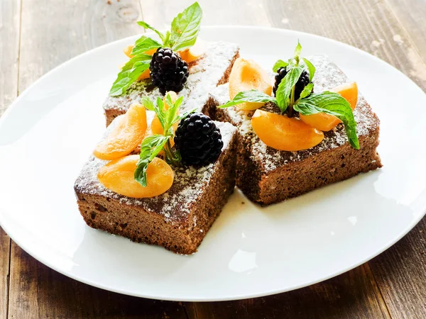 Brownie with berries — Stock Photo, Image