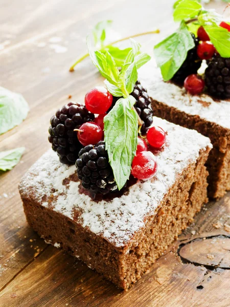 Brownie with berries — Stock Photo, Image