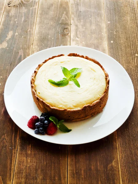 Fresh baked cheesecake — Stock Photo, Image