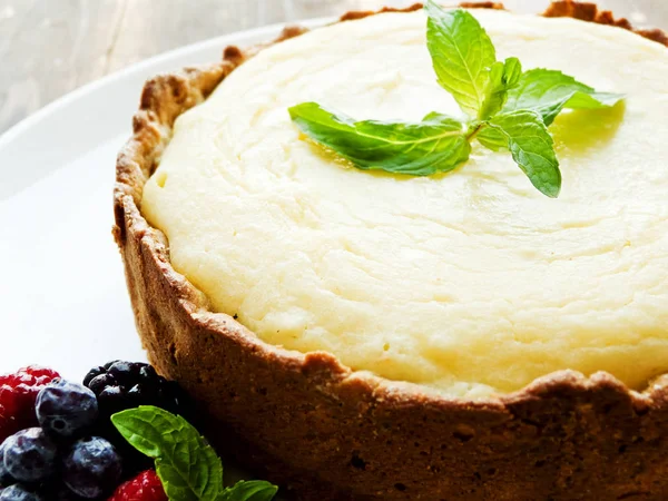 Bolo de queijo fresco assado — Fotografia de Stock