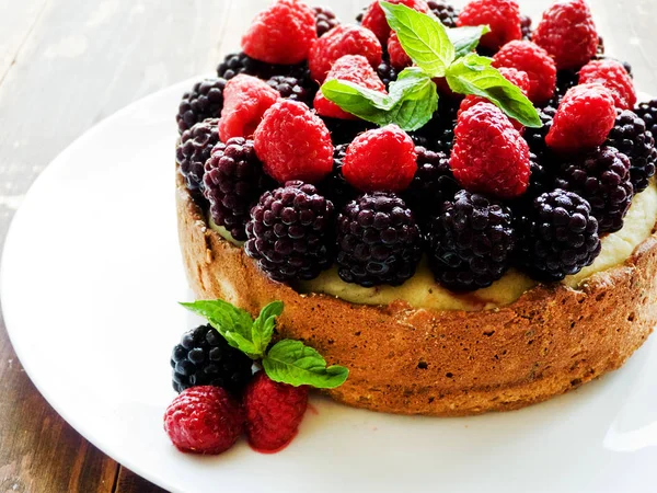 Fresh baked cheesecake — Stock Photo, Image