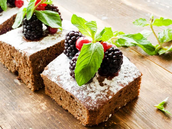 Brownie with berries — Stock Photo, Image