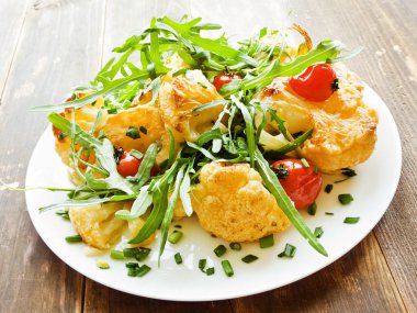 Sıcak karnabahar salatası