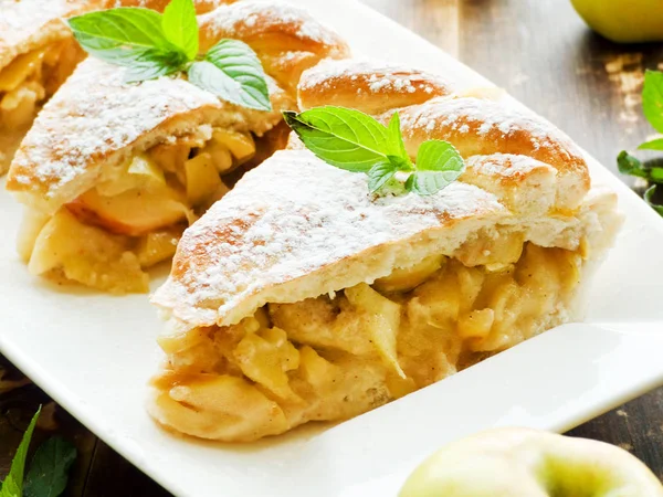 Sweet apple pie — Stock Photo, Image