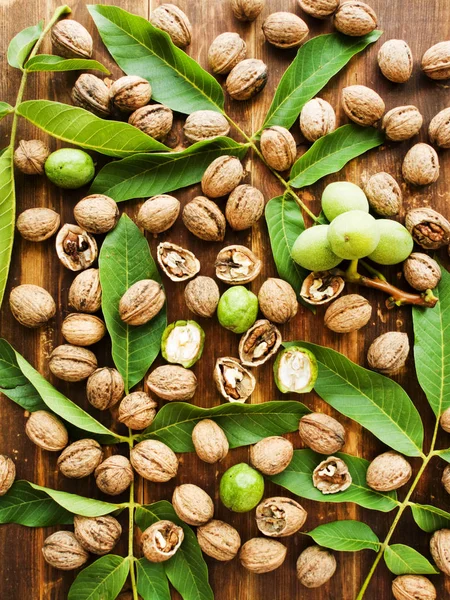 Walnuts on wood — Stock Photo, Image