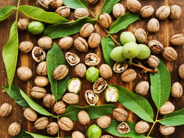 Ceviz ahşap üzerine