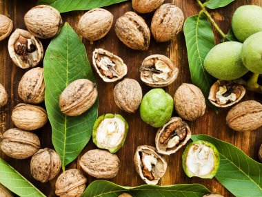 Ceviz ahşap üzerine