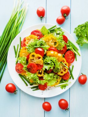 Kırmızı-Sarı domates salatası