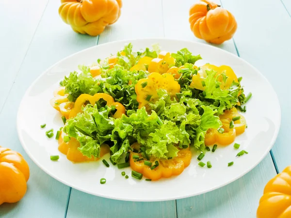 Salada de tomate amarelo — Fotografia de Stock