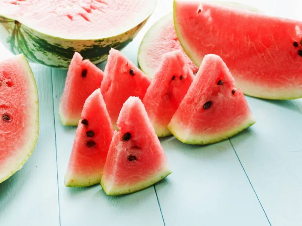 Watermeloen op hout — Stockfoto