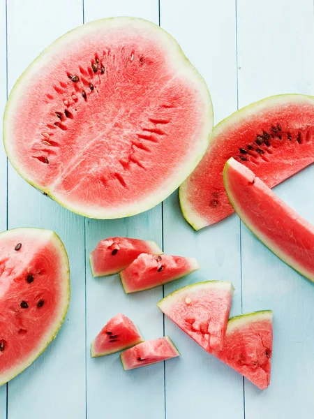 Vattenmelon på trä — Stockfoto