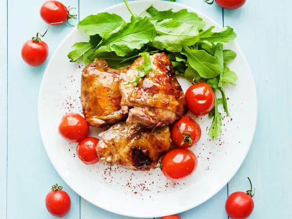 Pollo al horno con verduras — Foto de Stock