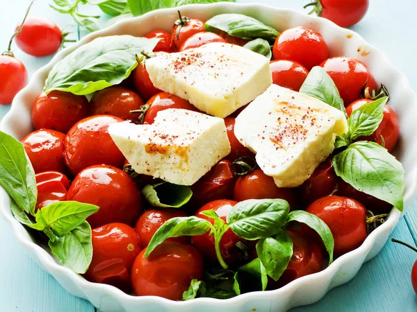 Pişmiş domates ve peynir