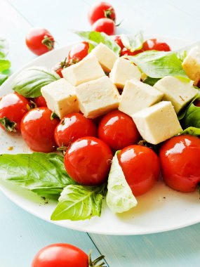 Pişmiş domates ve peynir