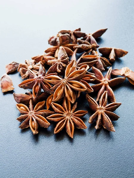 Anise stars on the black — Stock Photo, Image