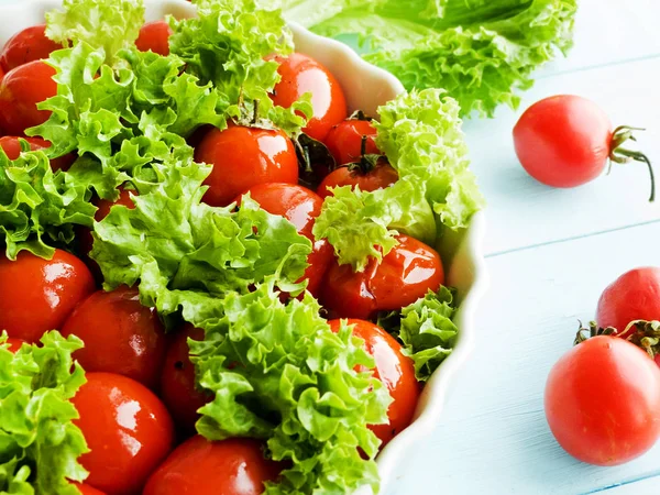 Tomates cereja e verduras — Fotografia de Stock