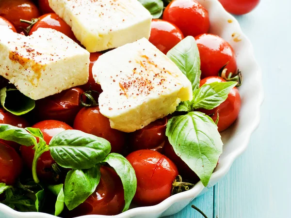 Pişmiş domates ve peynir