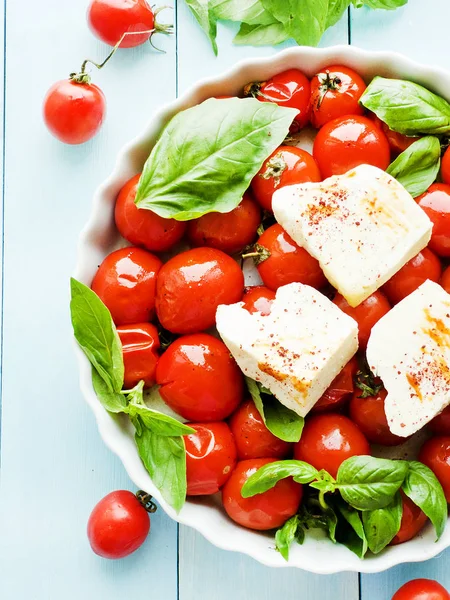 Pişmiş domates ve peynir