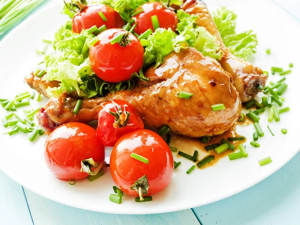 Sebzeler ile pişmiş tavuk