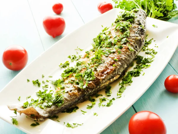 Otlar ile pişmiş marangoz