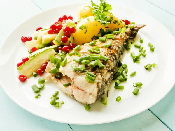 Otlar ile pişmiş marangoz