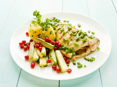 Otlar ile pişmiş marangoz