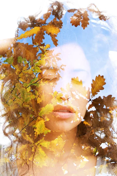 葉と組み合わせて女性顔 — ストック写真