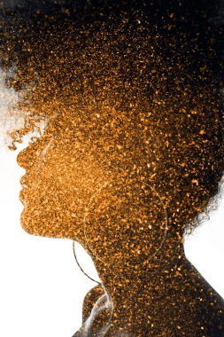 Dijital bir resimle birleştirilmiş bir portre.