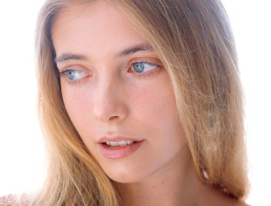 Beyaz arkaplanda bir portre