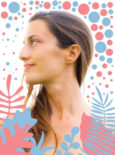 Detailní profil portrét atraktivní, holé hrudníku žena s dlouhými hnědými vlasy silné rysy — Stock fotografie
