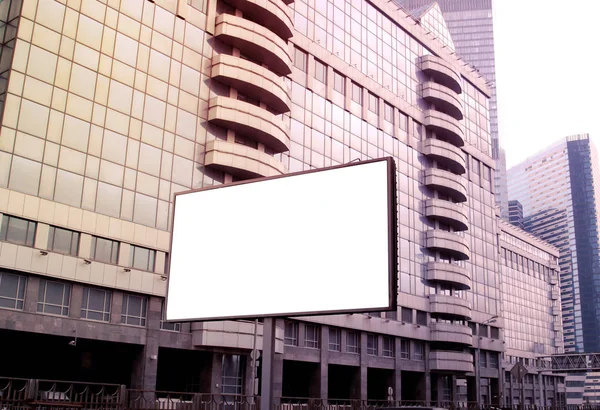 Billboard em branco para cartaz de publicidade ao ar livre — Fotografia de Stock