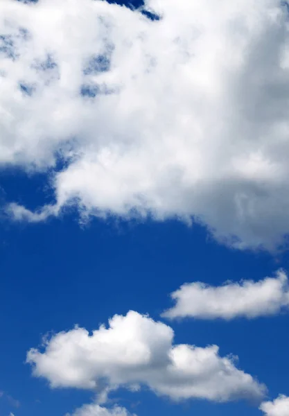 Fehér Felhők Kék Háttér — Stock Fotó