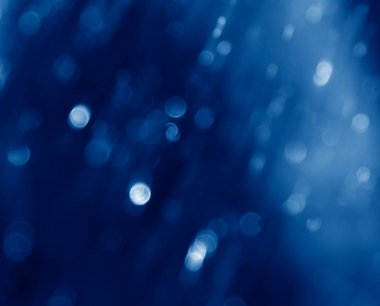 Soyut yeşil bulanık doğal arkaplan Bokeh tonuyla 2020 yılının klasik mavi rengi