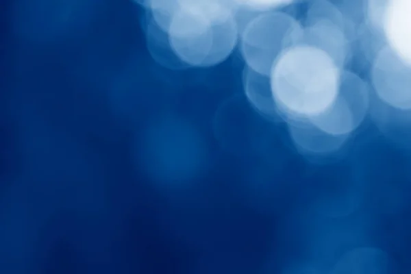 2020 yılının klasik mavi renginde yaz bulanık arkaplan görüntüsü — Stok fotoğraf