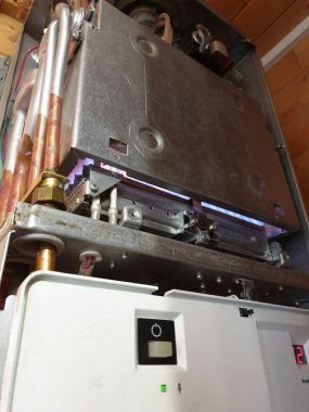 demonte gaz kazanı tamir için görünümünü