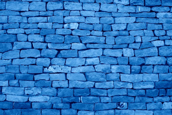 石レンガの壁のテクスチャの背景は 2020年のトレンディーなクラシックブルーの色でトーン — ストック写真