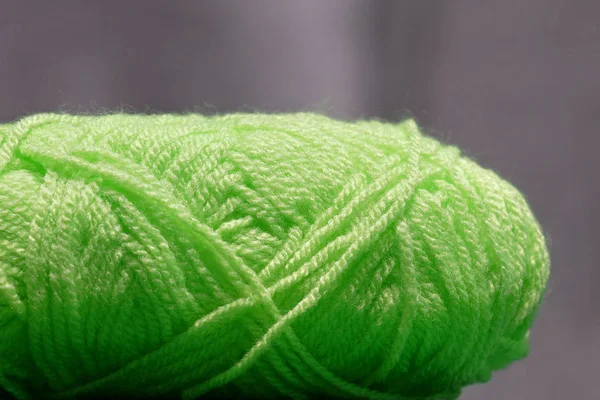 Primer plano del hilo de lana verde — Foto de Stock