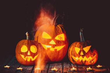 parlayan Halloween kabaklar