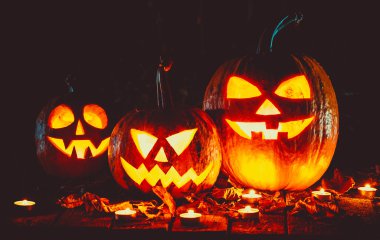 parlayan Halloween kabaklar