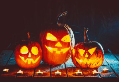 parlayan Halloween kabaklar