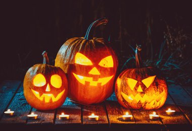 parlayan Halloween kabaklar