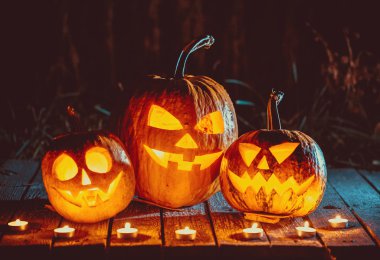 parlayan Halloween kabaklar