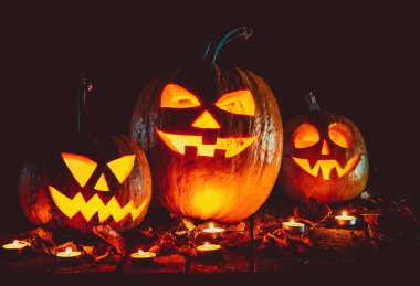 parlayan Halloween kabaklar