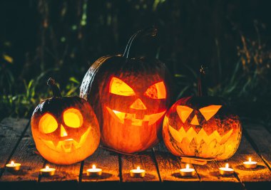 parlayan Halloween kabaklar