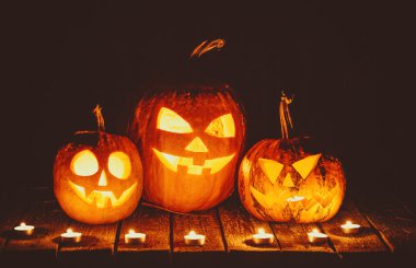 parlayan Halloween kabaklar