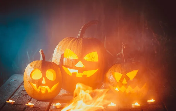 Parlayan Halloween kabaklar — Stok fotoğraf