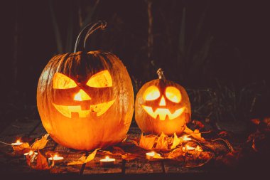 parlayan Halloween kabaklar