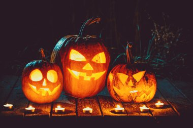 parlayan Halloween kabaklar