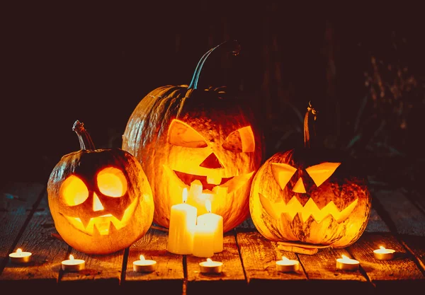 Halloween glühende Kürbisse — Stockfoto