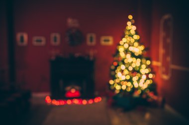 Noel ağacı ile oturma odası